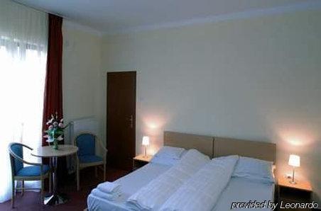 Hotel Korona Harkány Стая снимка